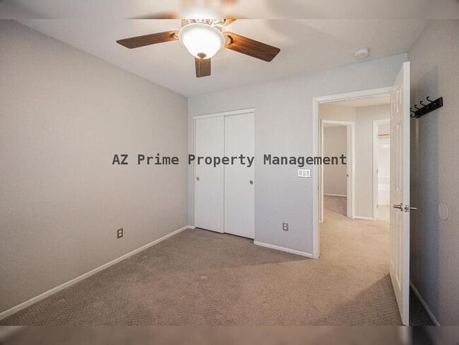 Building Photo - 873 W Tremaine Ave