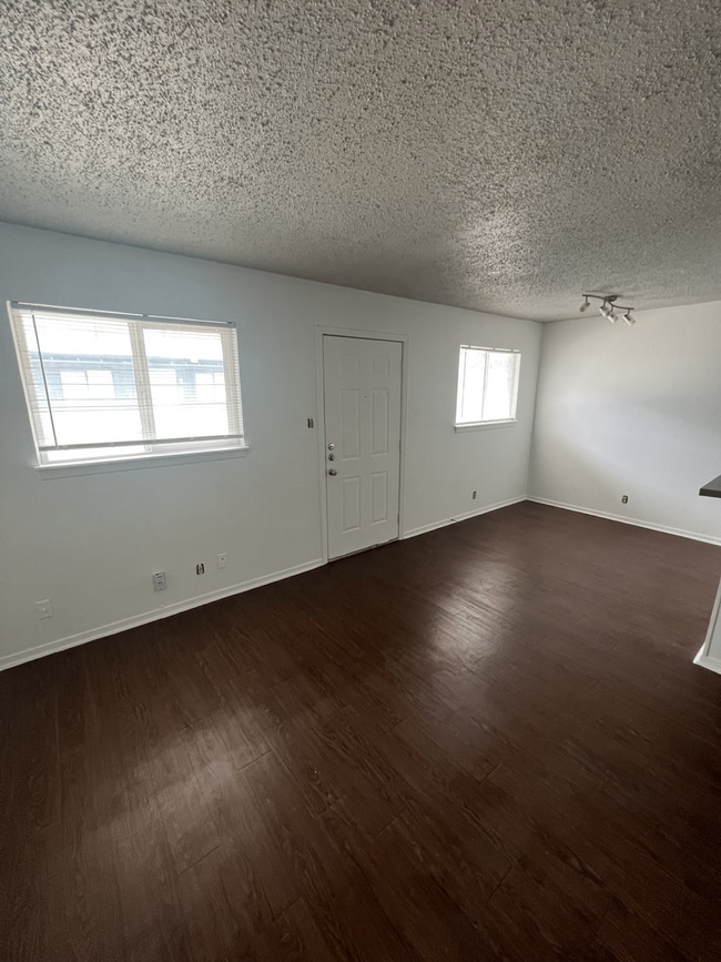 Building Photo - Great one bedroom in Hyde Park!