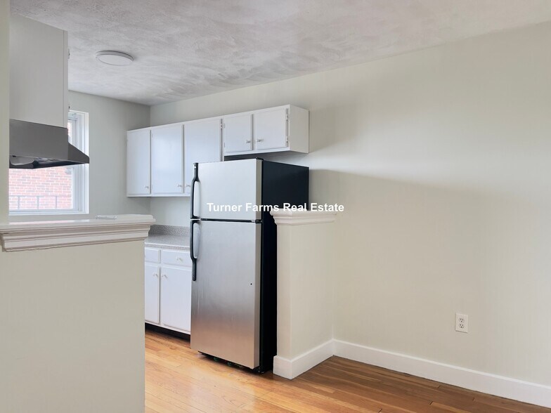 Building Photo - 402A Highland Ave