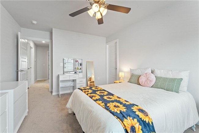 Building Photo - 4407 SW Bison St