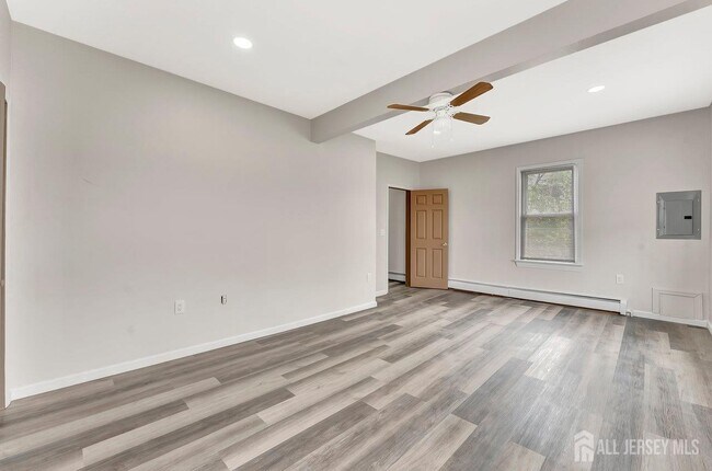 Building Photo - 601 Ridgeway Ave