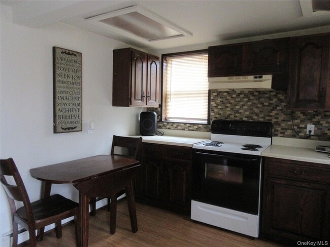 Building Photo - 24 Cromwell Hill Rd