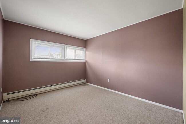 Building Photo - 47 Glenwood Ln