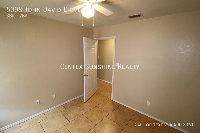 Building Photo - 5008 John David Dr
