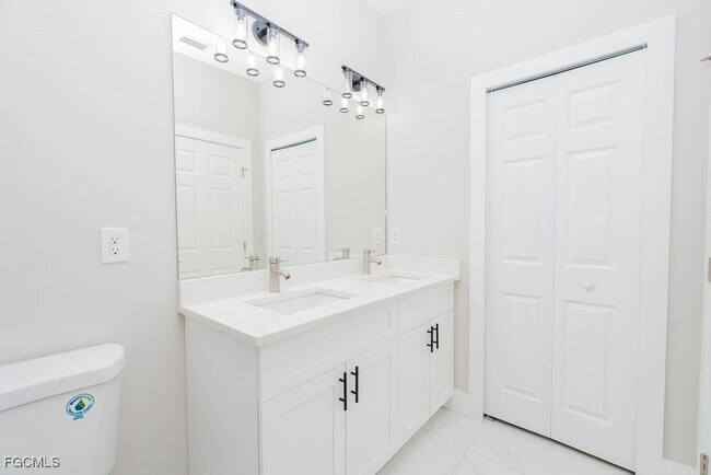 Building Photo - 4419 22nd St SW