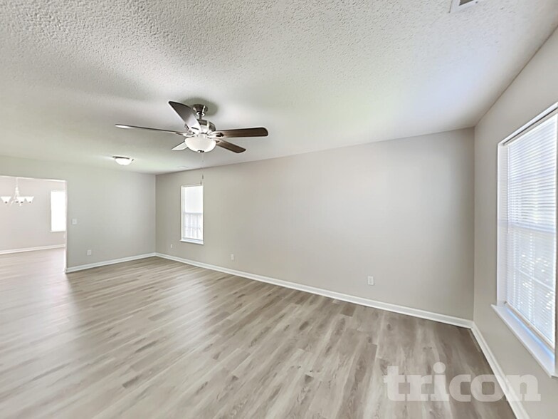 Building Photo - 1952 Lake Carolina Dr