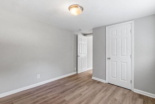 Building Photo - Updated Home with Hardwood Floors, LR & De...
