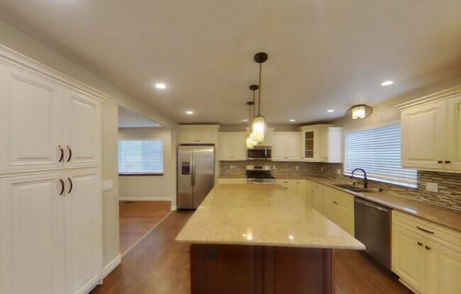 Building Photo - Beautiful Home Ready For Rent!