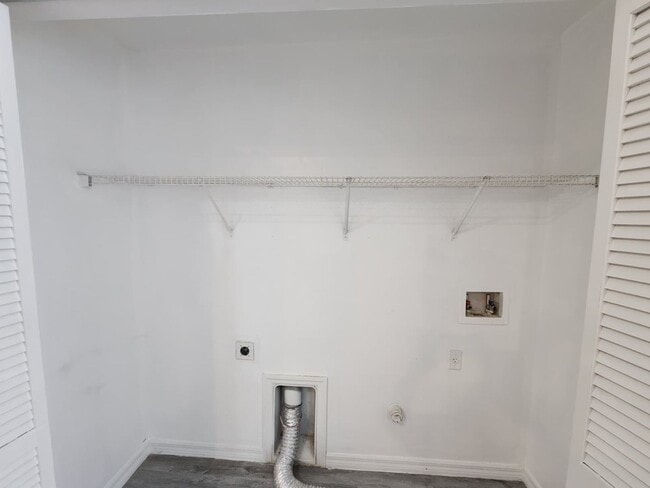 Building Photo - 2417 George Ave S