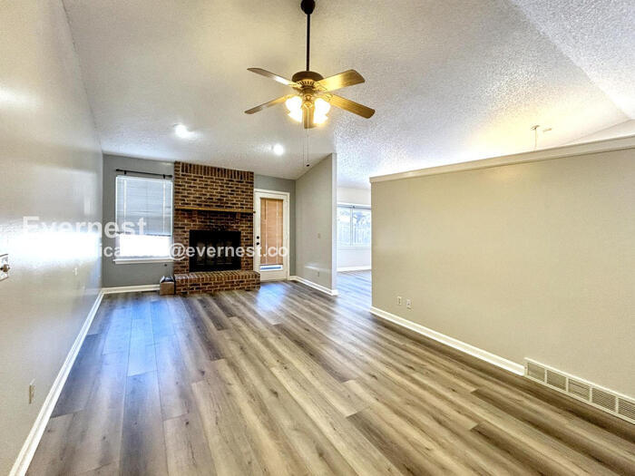Building Photo - 2650 Cornwall Ct