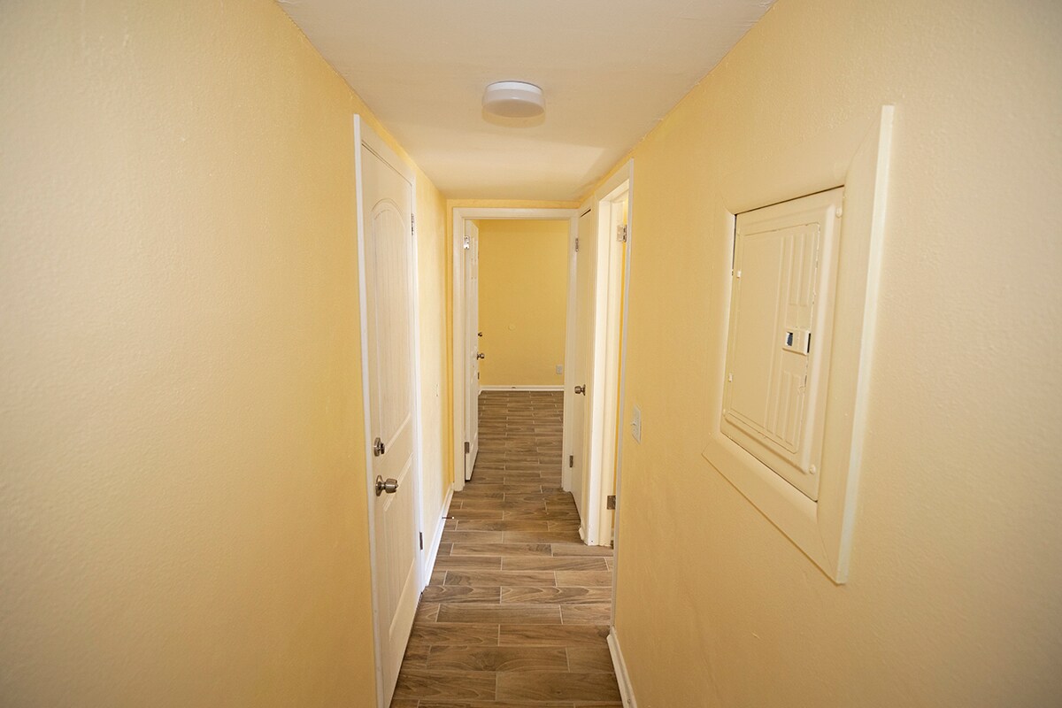 Building Photo - 849 W 30th St