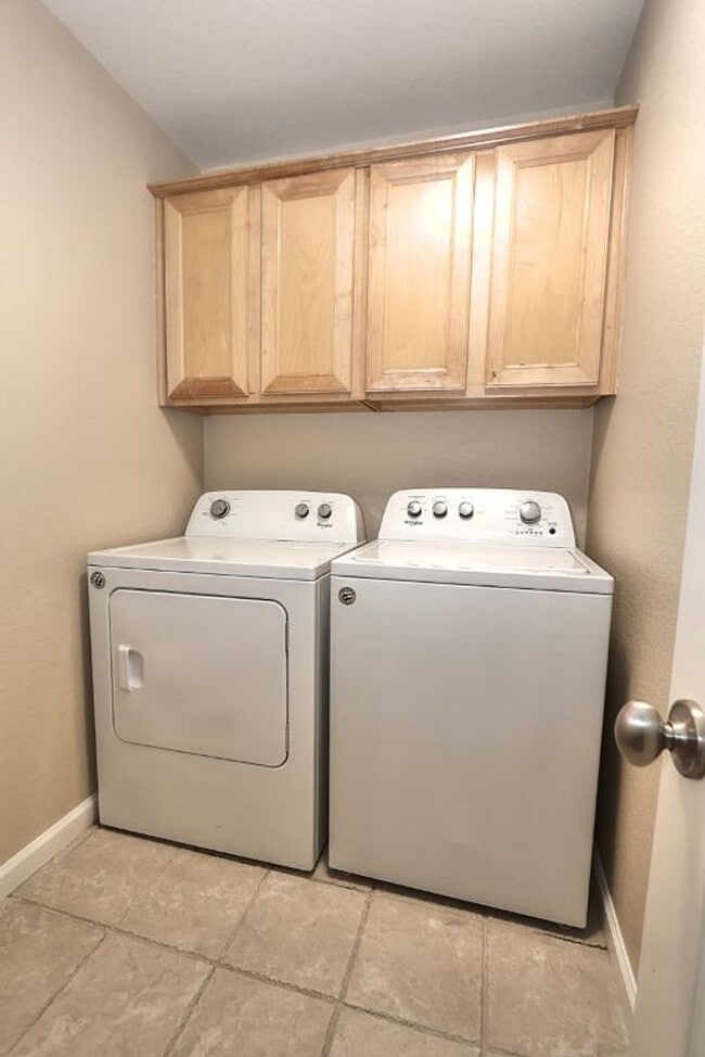 Building Photo - Beautiful 4 Bed 3 full bath Natomas Home!!