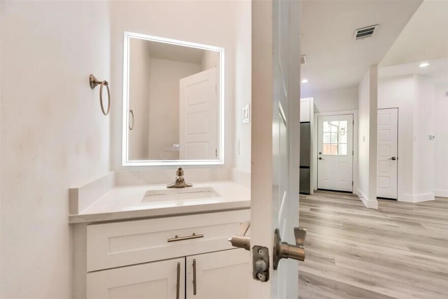 Building Photo - 1930 Shaw St