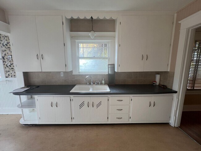 Building Photo - Cozy Private House Near Historic District of Georgetown