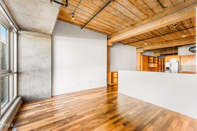 Building Photo - 530 S Hewitt St