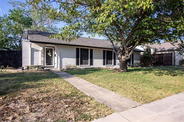 Building Photo - 2103 Cedarcrest Dr