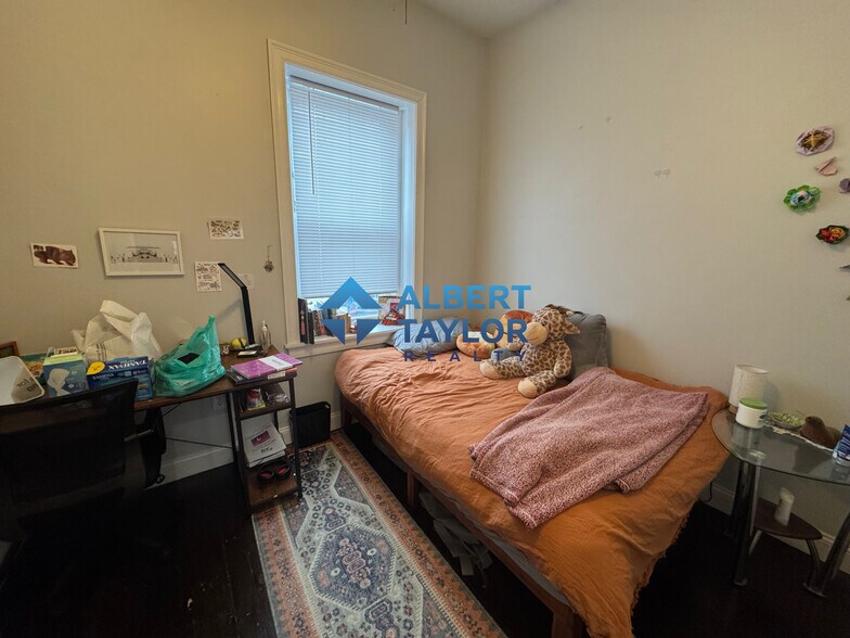 Building Photo - 998 Tremont St