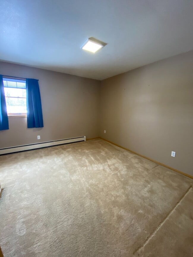Building Photo - LONGTERM KENAI TOWNHOME
