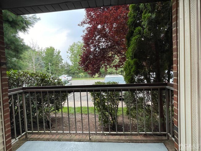 Building Photo - 1602 Green Hollow Dr