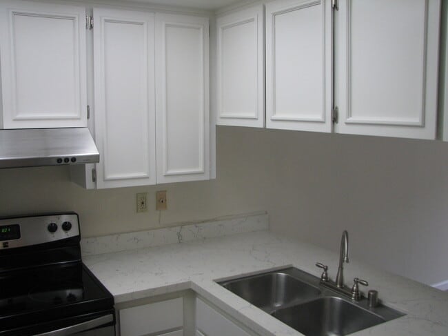 Building Photo - 617 Millich Dr