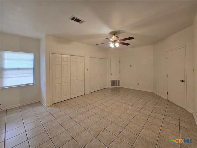 Building Photo - 1401 W Ave B