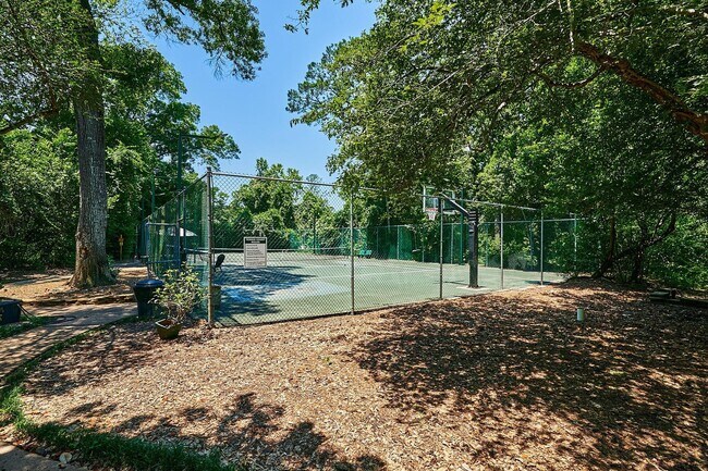 Building Photo - 201 Vanderpool Ln