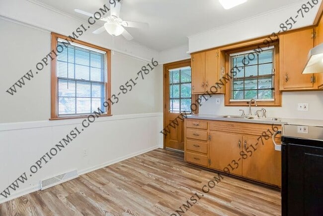 Building Photo - Close to downtown OP!!! Includes Water, El...