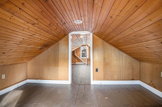 Building Photo - Charming 3-Bedroom Home in Quiet Neighborhood