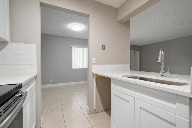 Building Photo - 516 Meadows Cir