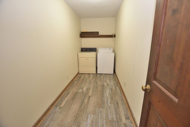Building Photo - 1132 Niblick Dr
