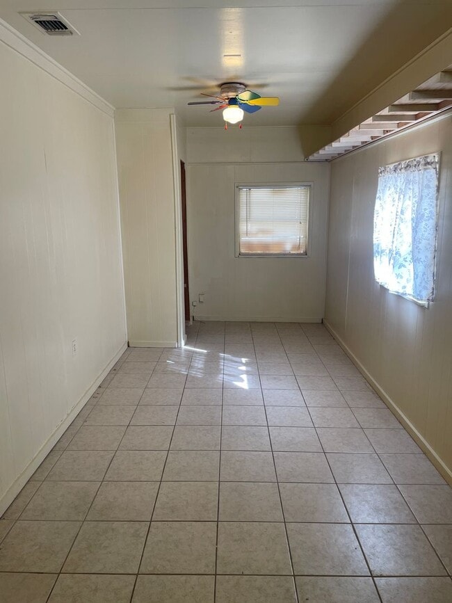 Building Photo - 3 bed 2 bath 2 car garage home!