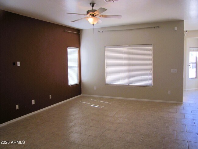 Building Photo - 1046 Estancia Dr