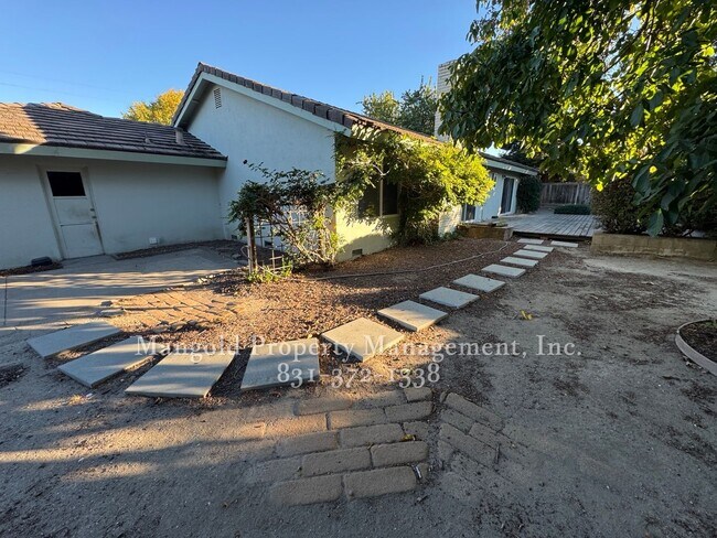 Building Photo - 22490 Ferdinand Dr