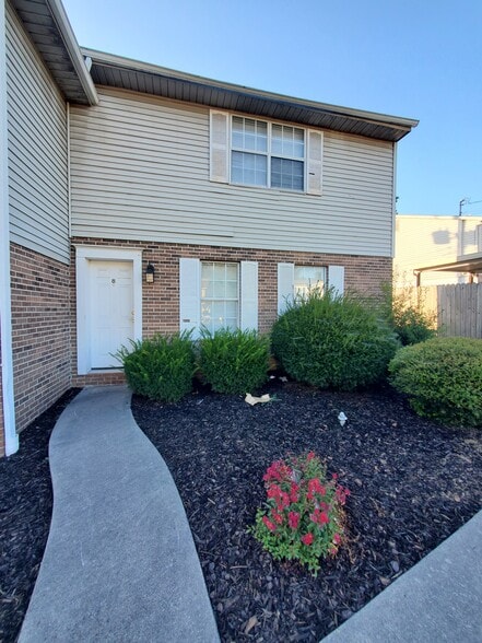 Primary Photo - 2238 Spring Meadow Ln SE