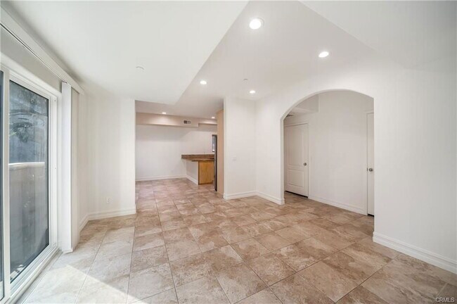 Building Photo - 10808 Kling St