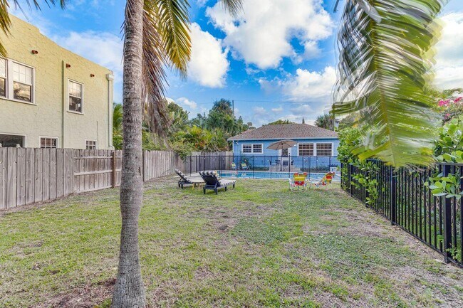 Building Photo - 518 33rd St