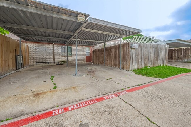 Building Photo - 12223 Sharpview Dr