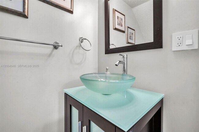 Building Photo - 10112 Royal Palm Blvd