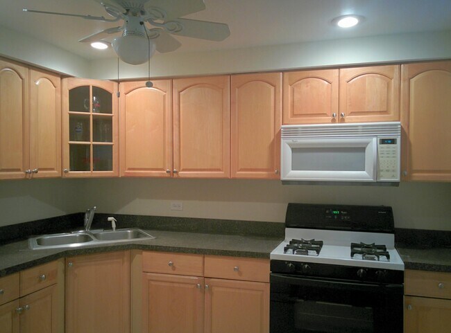 Building Photo - 10138 Hartford Ct