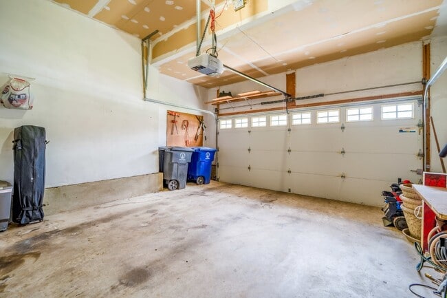 Building Photo - Stunningly Updated Home in Evergreen Meado...