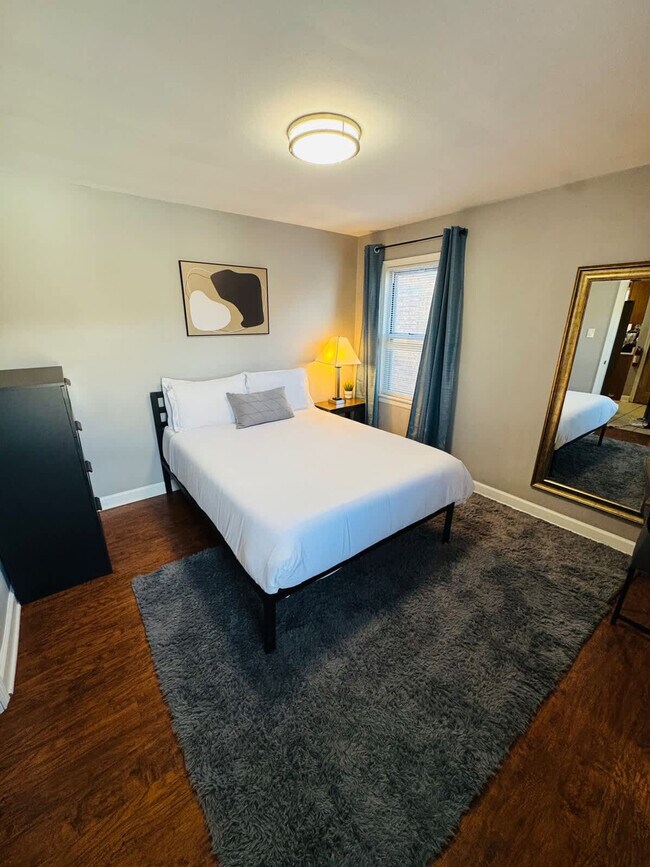 Building Photo - 6431 S Kenneth Ave