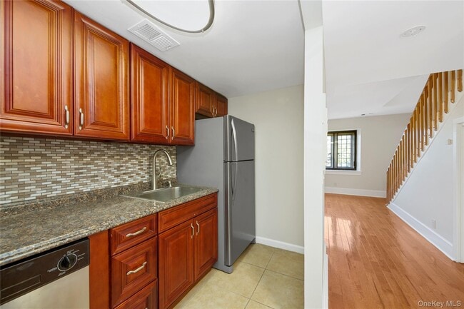 Building Photo - 305 Chateau Rive