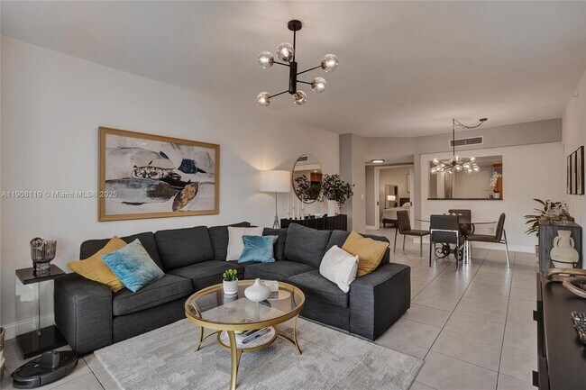 Primary Photo - 9559 Collins Ave