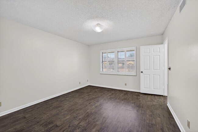 Building Photo - 17137 Waterbend Dr