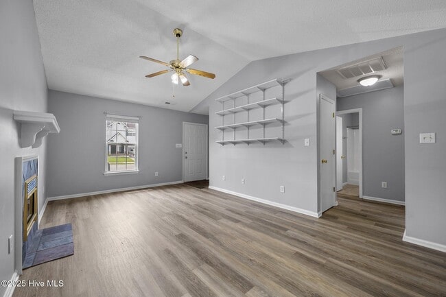 Building Photo - 1087 W Pueblo Dr