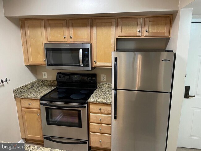 Building Photo - 1024 N Utah St