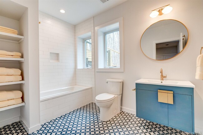 Building Photo - 90 Meadow Ln