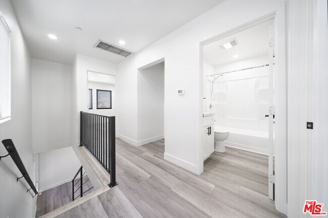 Building Photo - 4112 Normandie Ave