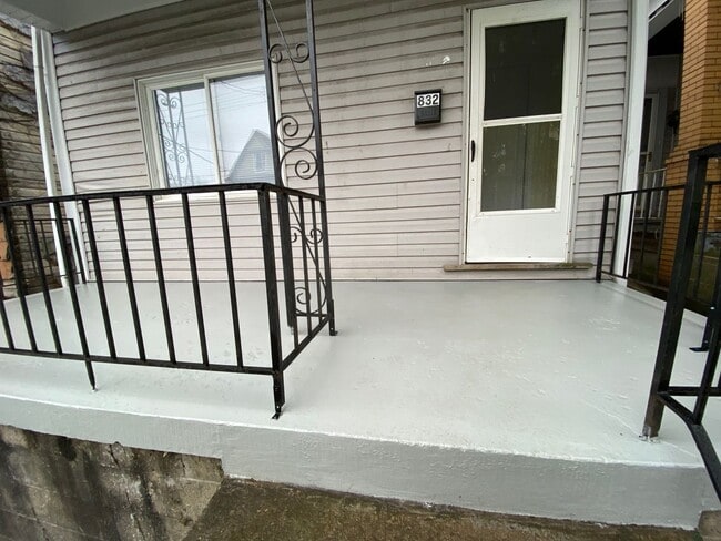 Building Photo - 4 Bedroom + Office Home in Allentown!
