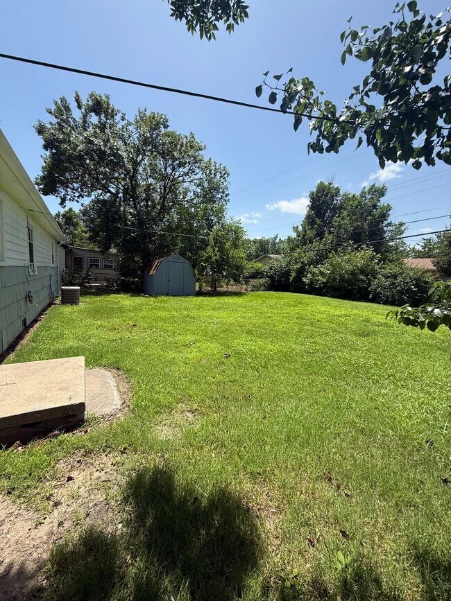 Building Photo - 3315 S Mt Carmel Ave